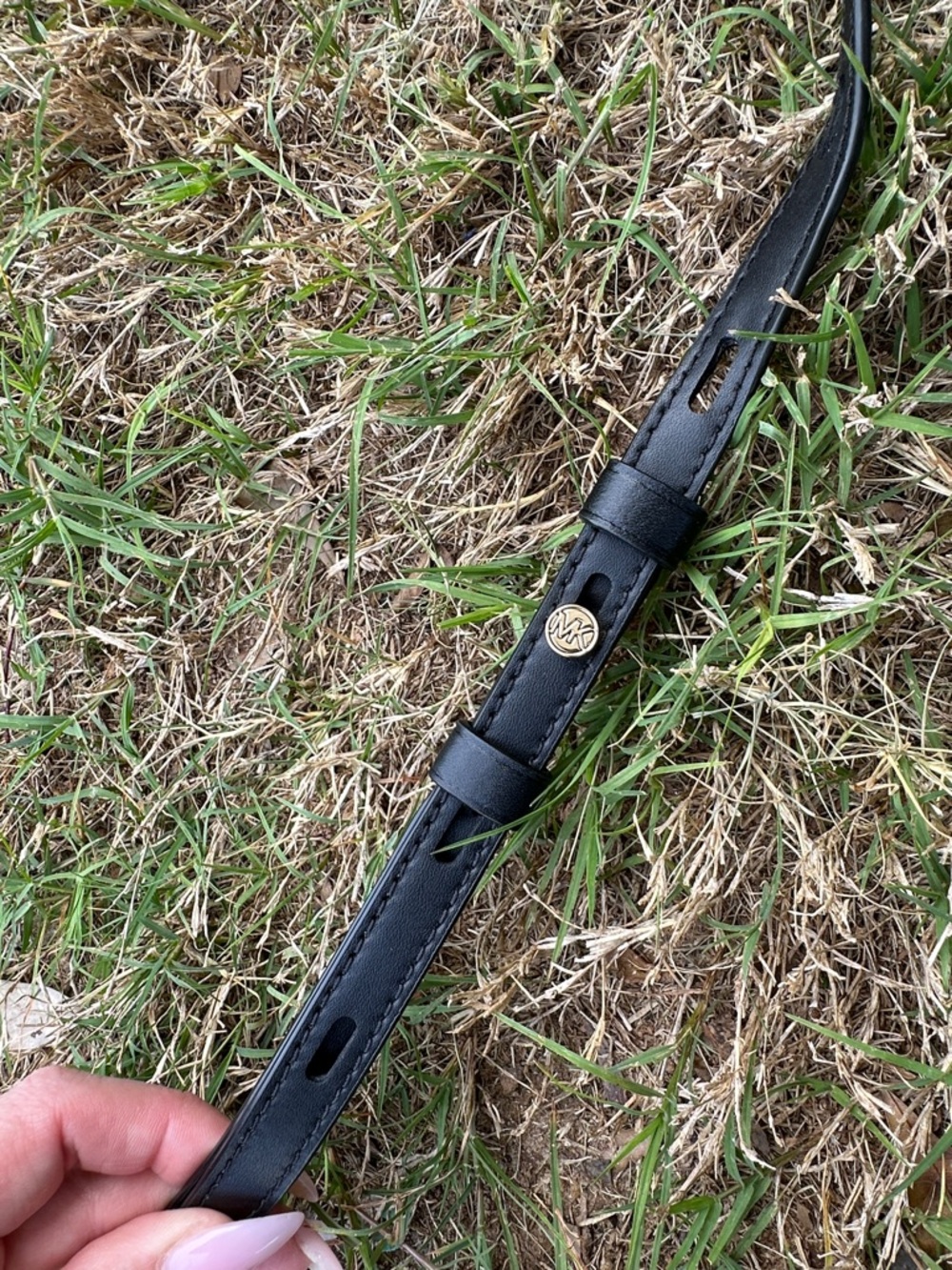 Michael Kors Devon Medium Bucket Bag in black pebbled leather black - Picture 13 of 15